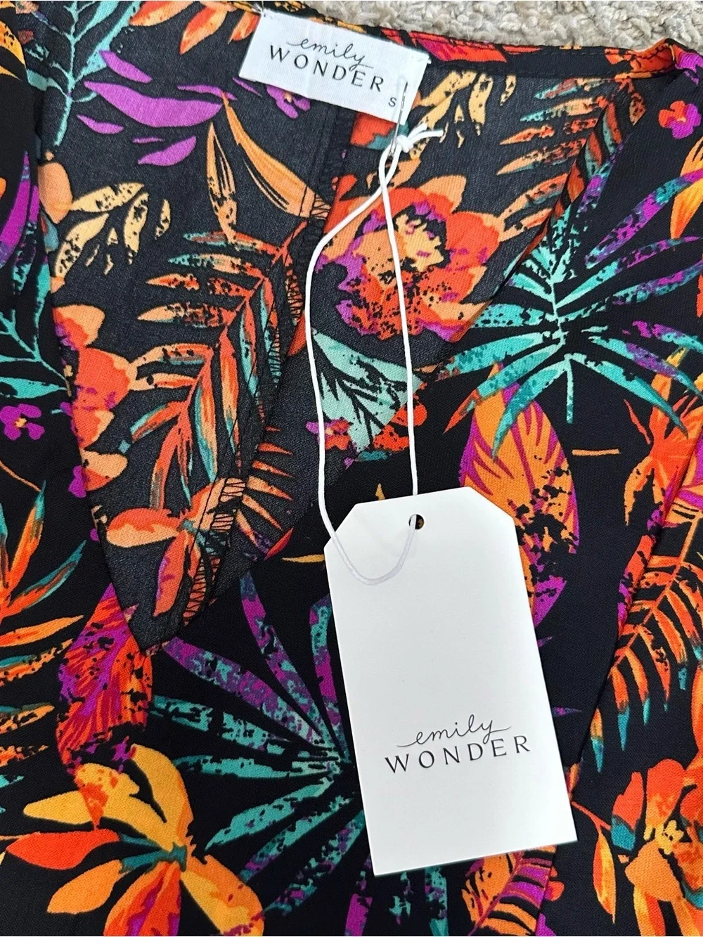 NEW EMILY WONDER flutter sleeve bright floral top blouse